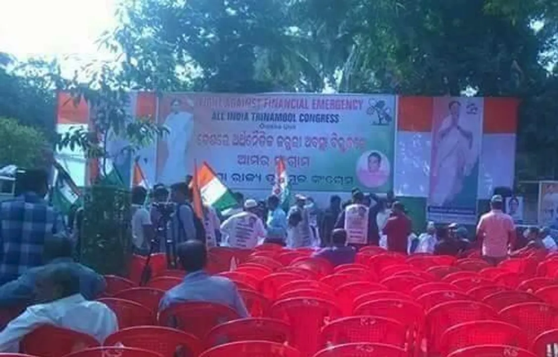  TMC holds protest rally against arrest of two MPs in Odisha