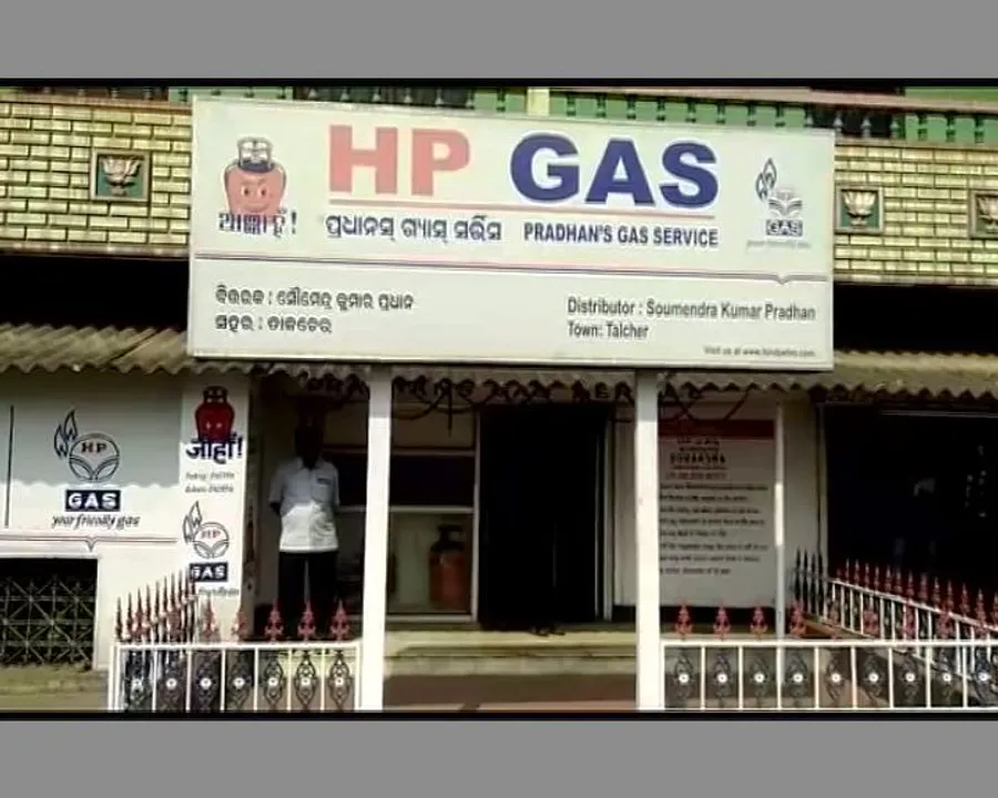  Odisha Vigilance raids gas agency owned by Dharmendra Pradhan's brother