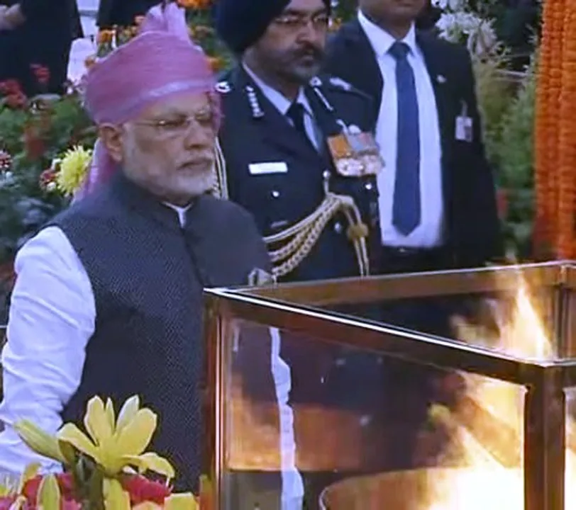  Modi pays tribute at Amar Jawan Jyoti