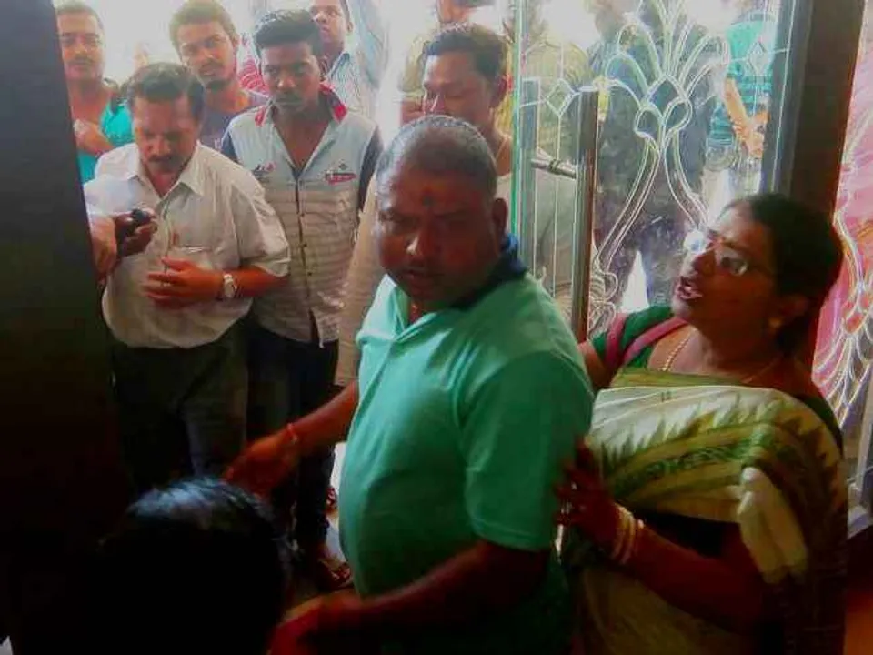  Odisha’s ruling party forces women to vote for its party candidates in Puri!