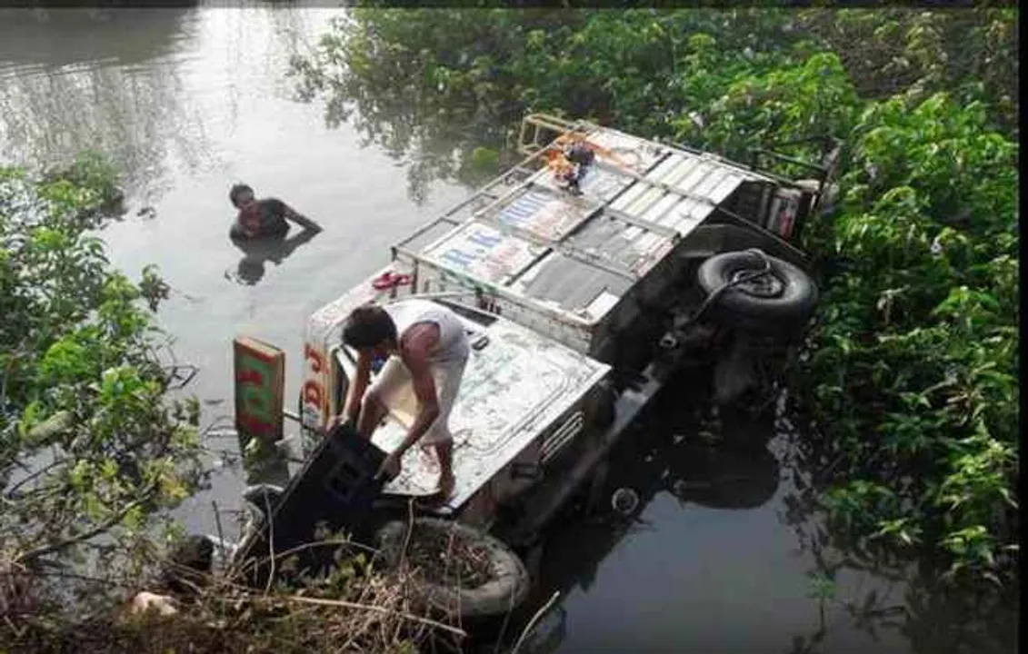  Driver critical as pick-up van falls off bridge in Odisha's Bargarh