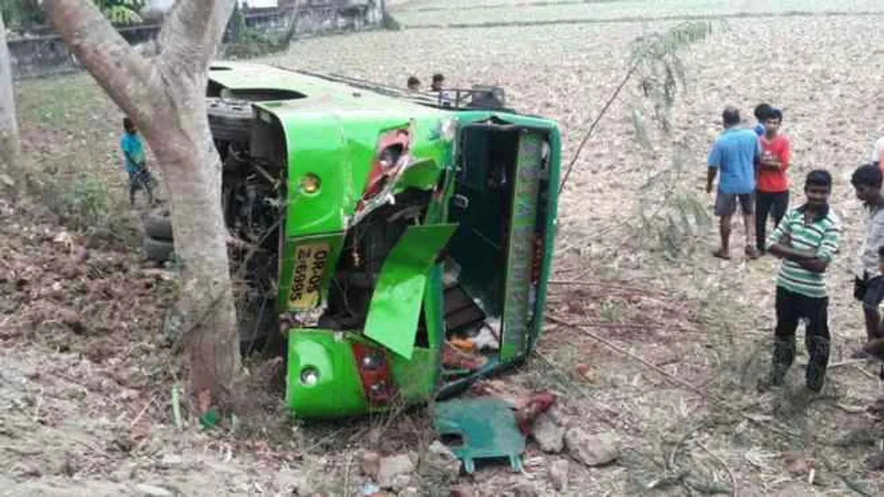  14 injured as bus overturns in Odisha's Jagatsinghpur
