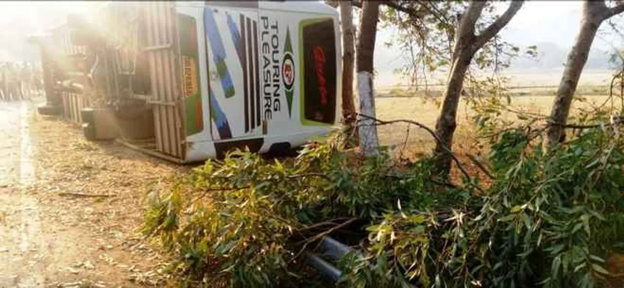  2 killed, over 7 injured as bus overturns in Odisha