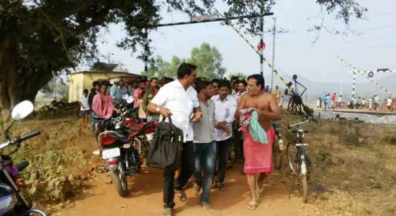  Villagers nab two looters in Odisha's Khordha; one flees