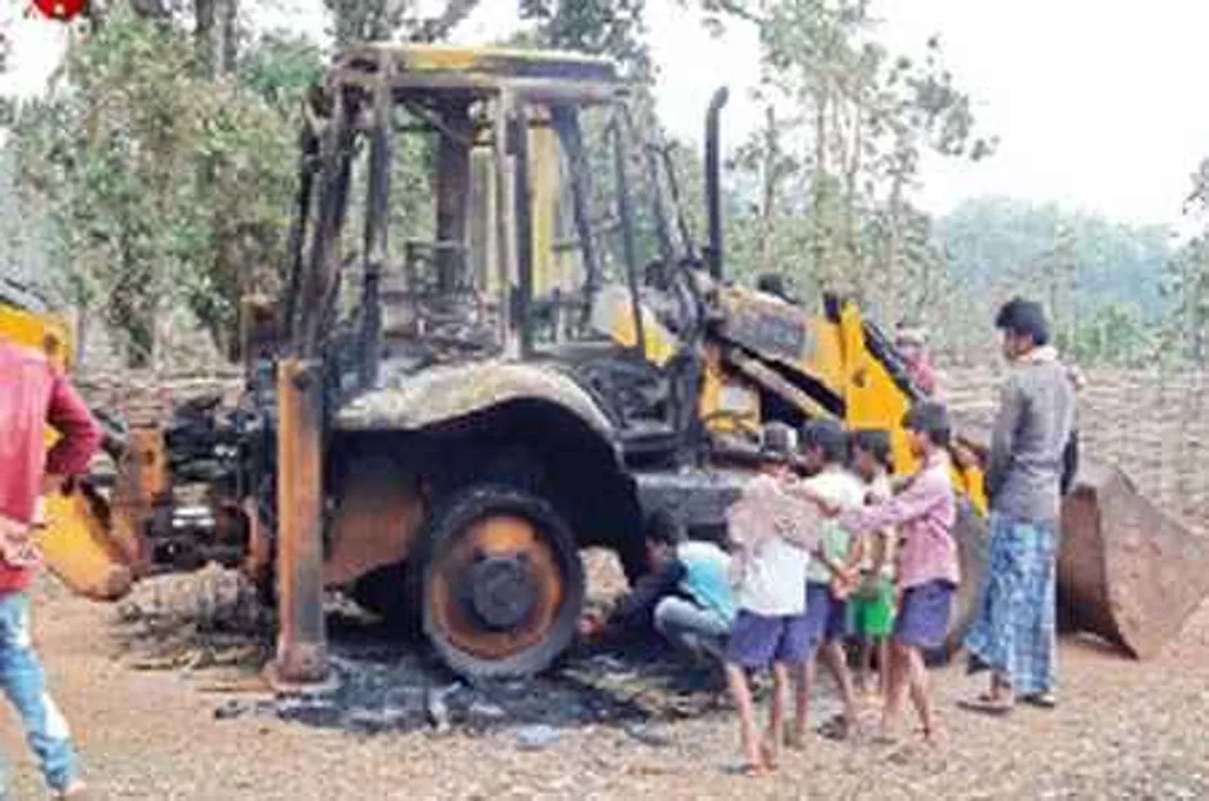  Maoists set contractor's vehicles afire in Odisha's Kalahandi