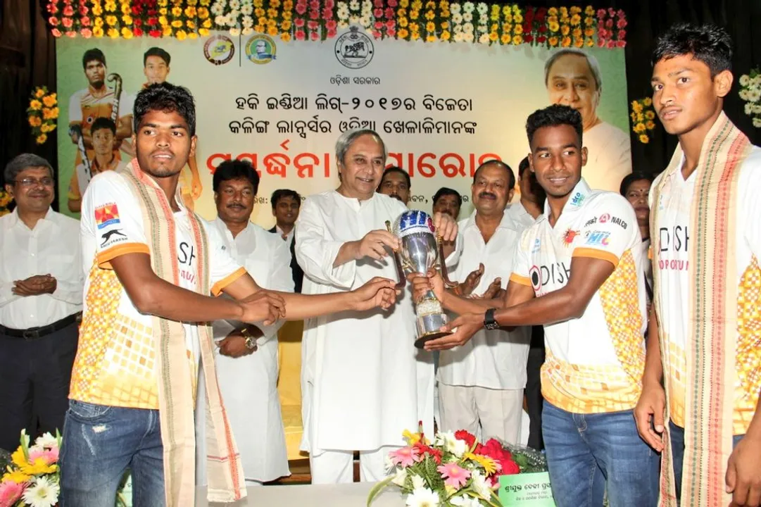  Odisha CM felicitates Odia players of HIL champ Kalinga Lancers