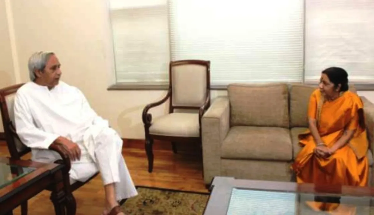  Odisha CM takes up issues of Odia immigrants with Sushma Swaraj