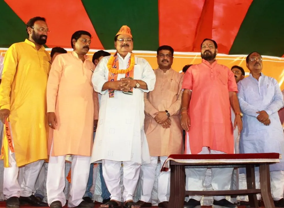  Veteran Odisha actor Ajit Das joins BJP