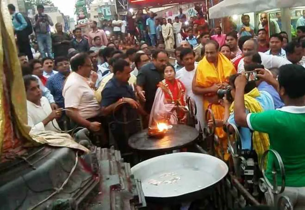  Mamata visits Shree Mandir, pays obeisance to Lords