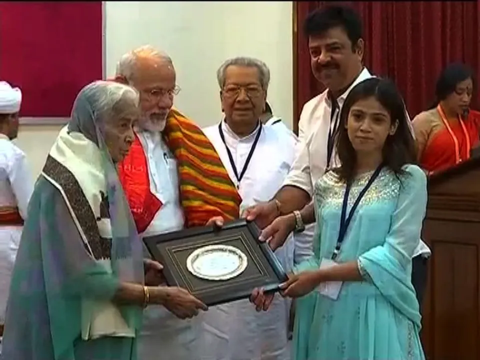  PM Modi felicitates descendants of Paika Rebellion martyrs in Odisha capital