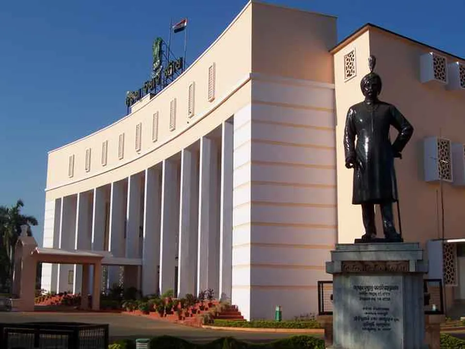  More graduates, post graduates in new Odisha, Andhra Assemblies