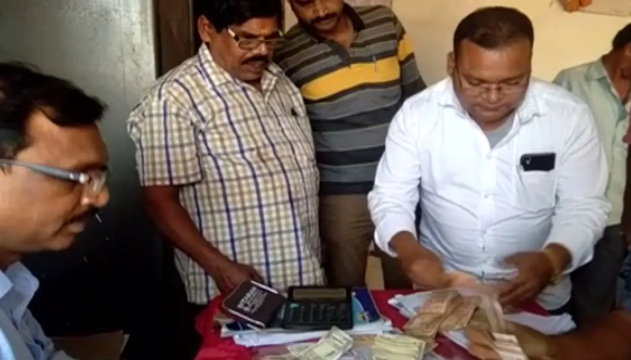  RI arrested by Odisha Vigilance for taking bribe