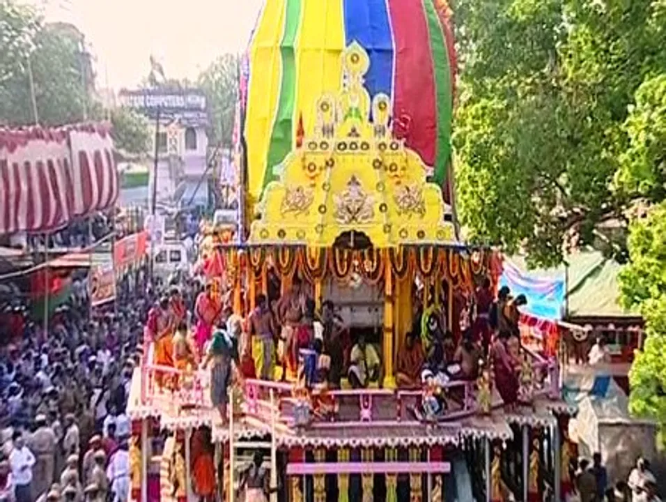  Lakhs throng to witness pulling of Rukuna Rath of Lord Lingaraj in Odisha capital
