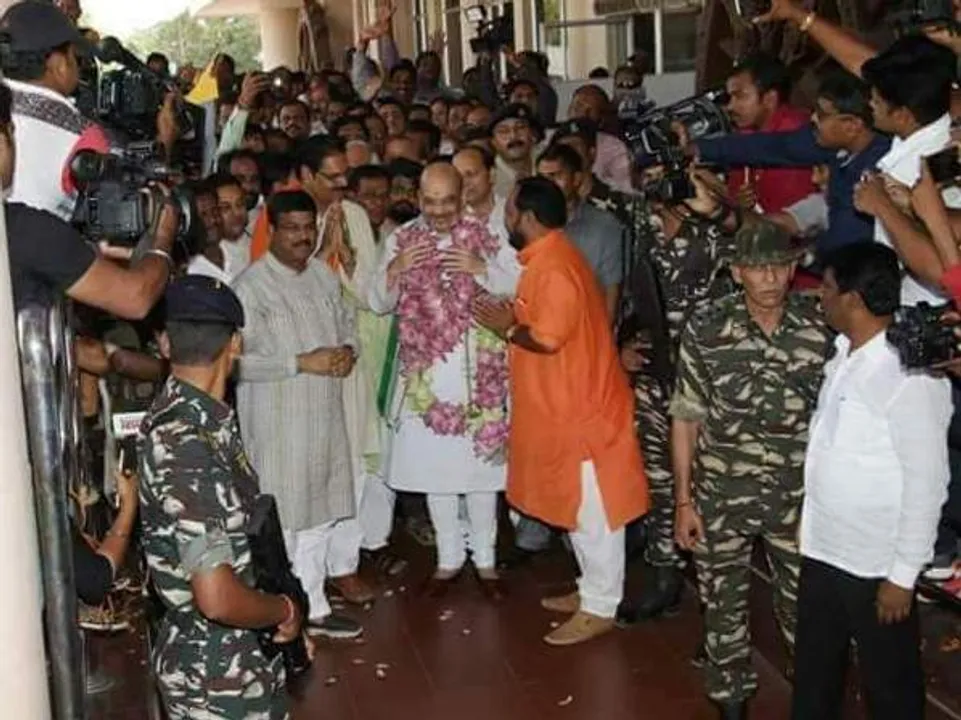  Special lotus garlands offered to Amit Shah in Odisha!