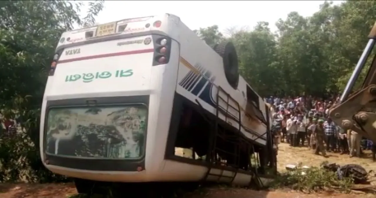  5 killed as bus, tractor collide head-on in Odisha