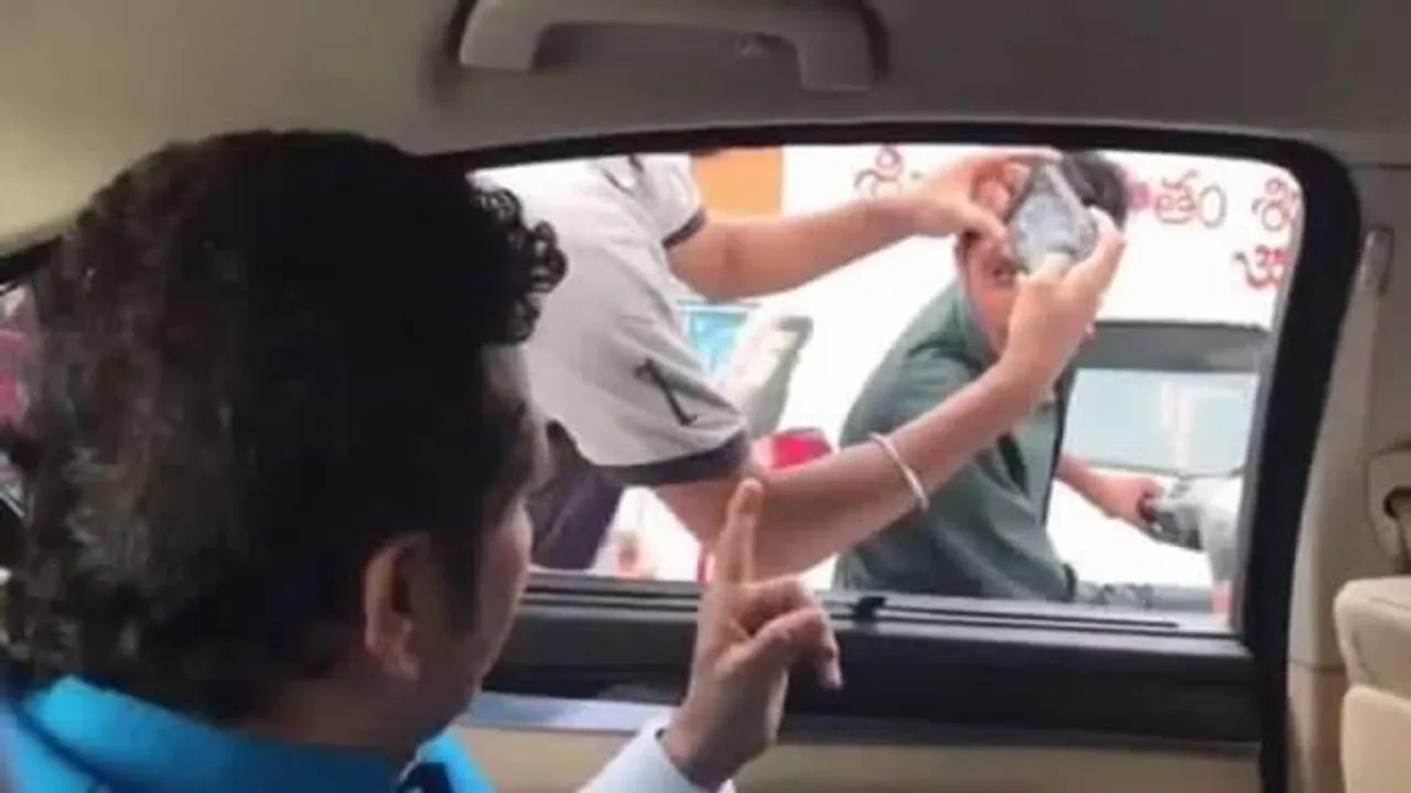  Tendulkar gives helmet lessons to two-wheeler riders