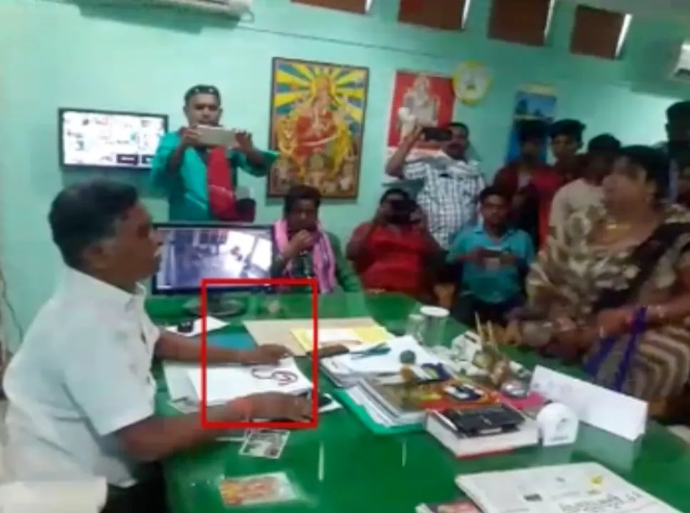  Odisha women hurl bangles at civic body chief over water crisis