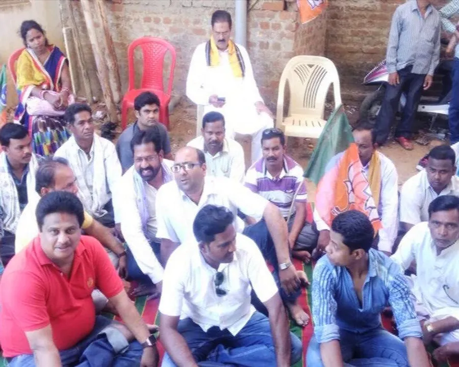  BJP MLA KV Singh Deo stages dharna over power cut in Odisha's Patnagarh