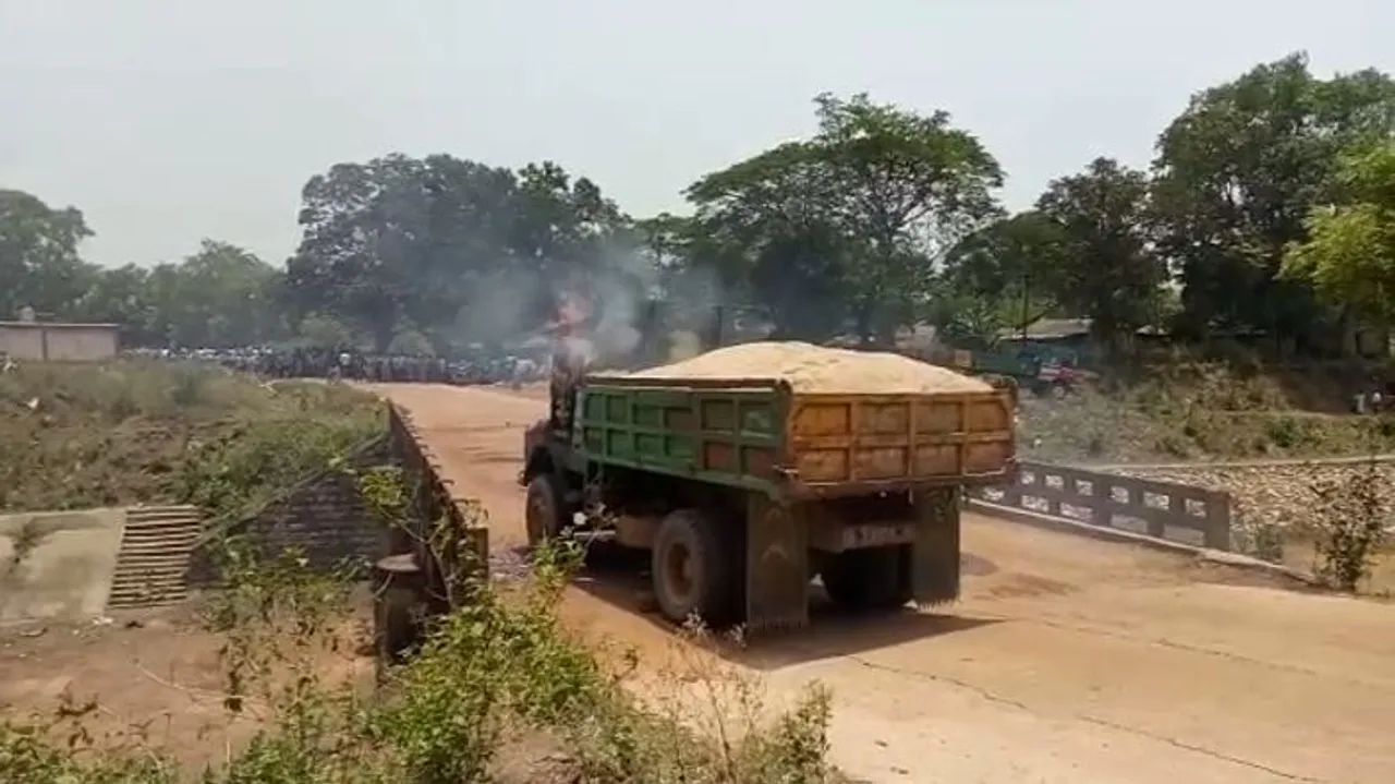  Mob torch dump truck in Odisha after woman killed in accident