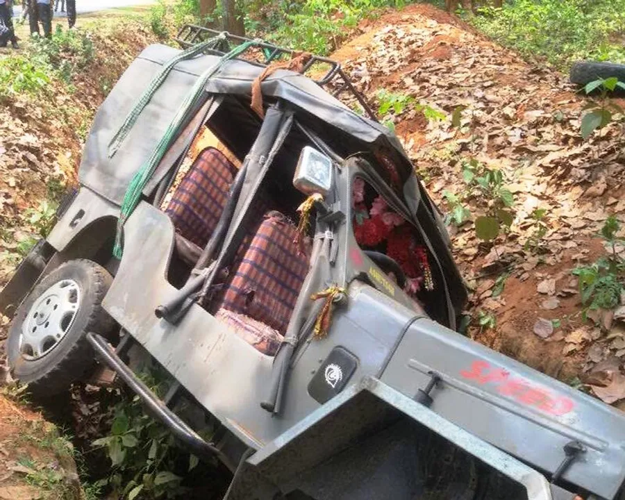  1 killed, 19 injured as jeep falls into trench in Odisha's Gajapati
