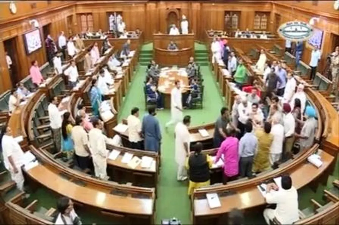  AAP legislators manhandle Kapil Mishra in Delhi assembly