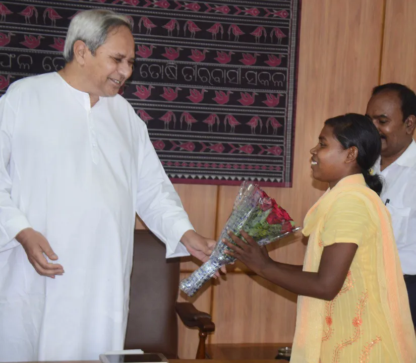  This tribal Odisha girl got a Tab as gift from CM Naveen Patnaik
