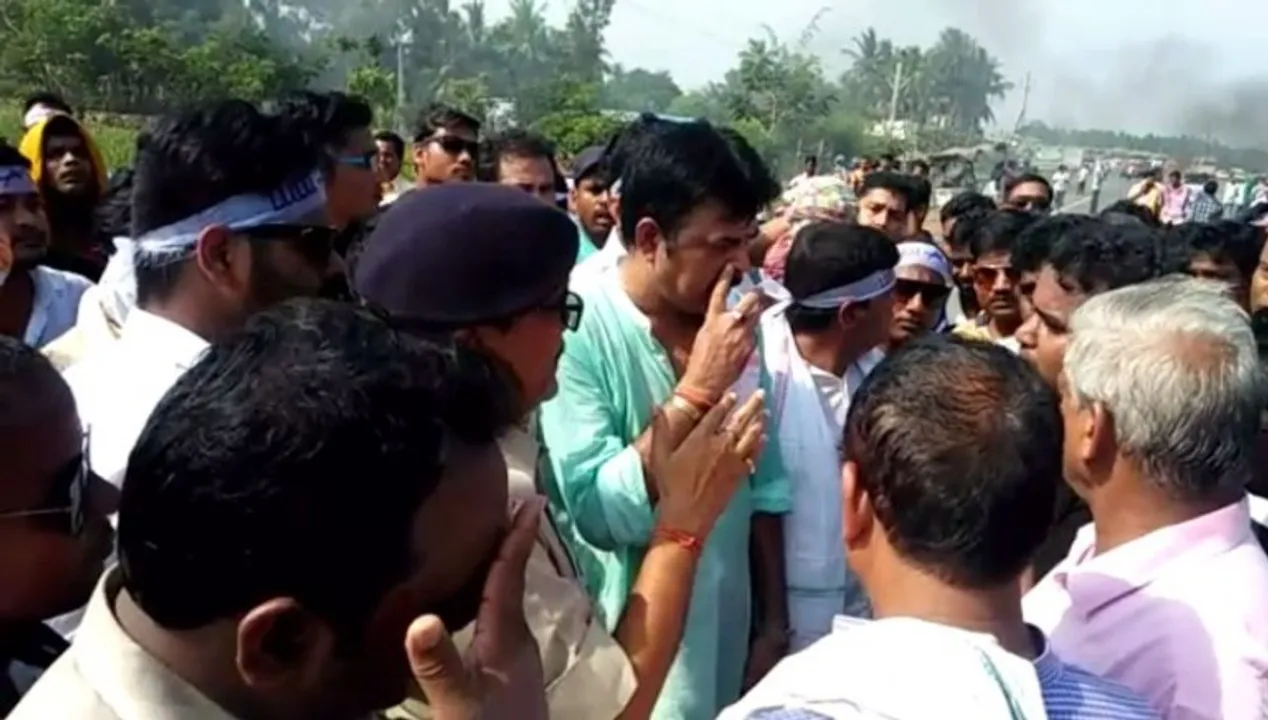  Lulu Sena activists pelt eggs at police in Odisha’s Samjajpur