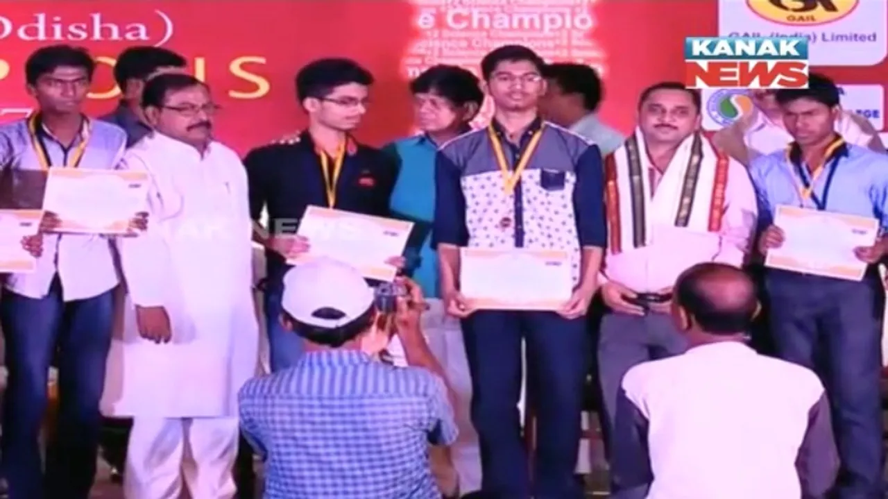  Sambad felicitates meritorious intermediates in Odisha