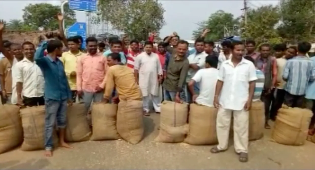  Western Odisha farmers distress sell paddy as millers fail to turn up