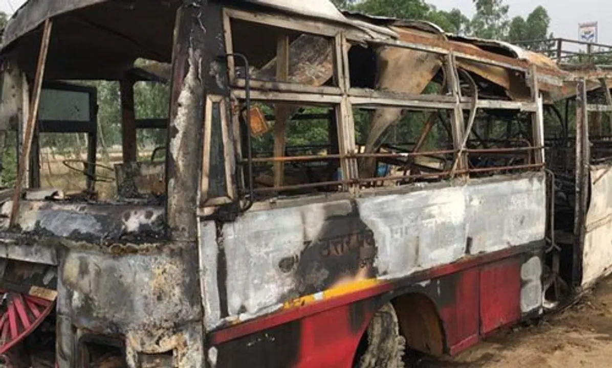  22 burnt to death as bus collides head-on with truck in UP