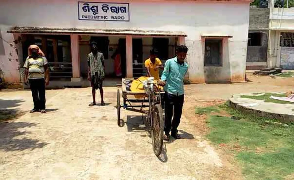  Odisha man carries dead son on trolley rickshaw from hospital