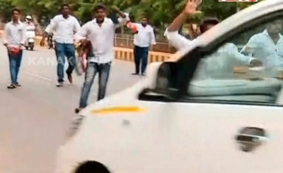  Eggs hurled at Union Agri Minister's vehicle in Odisha capital; 5 arrested