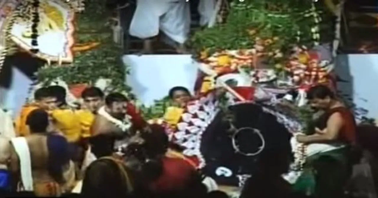  Odisha’s Sri Mandir servitors see red over award cut