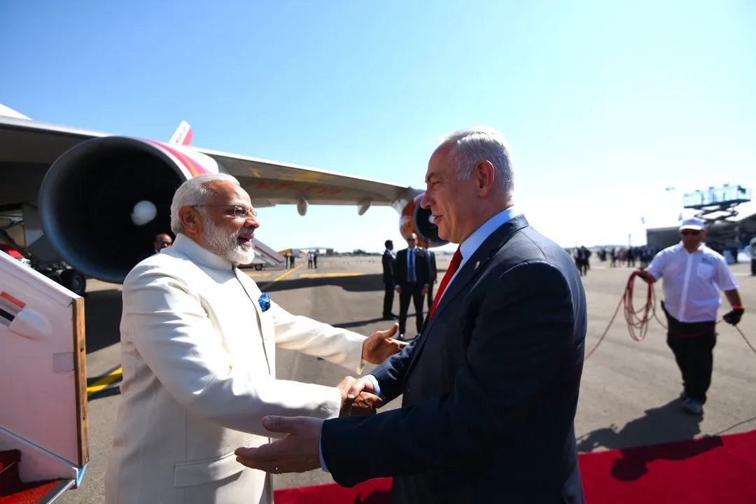  Modi warmly welcomed by Netanyahu in Tel Aviv
