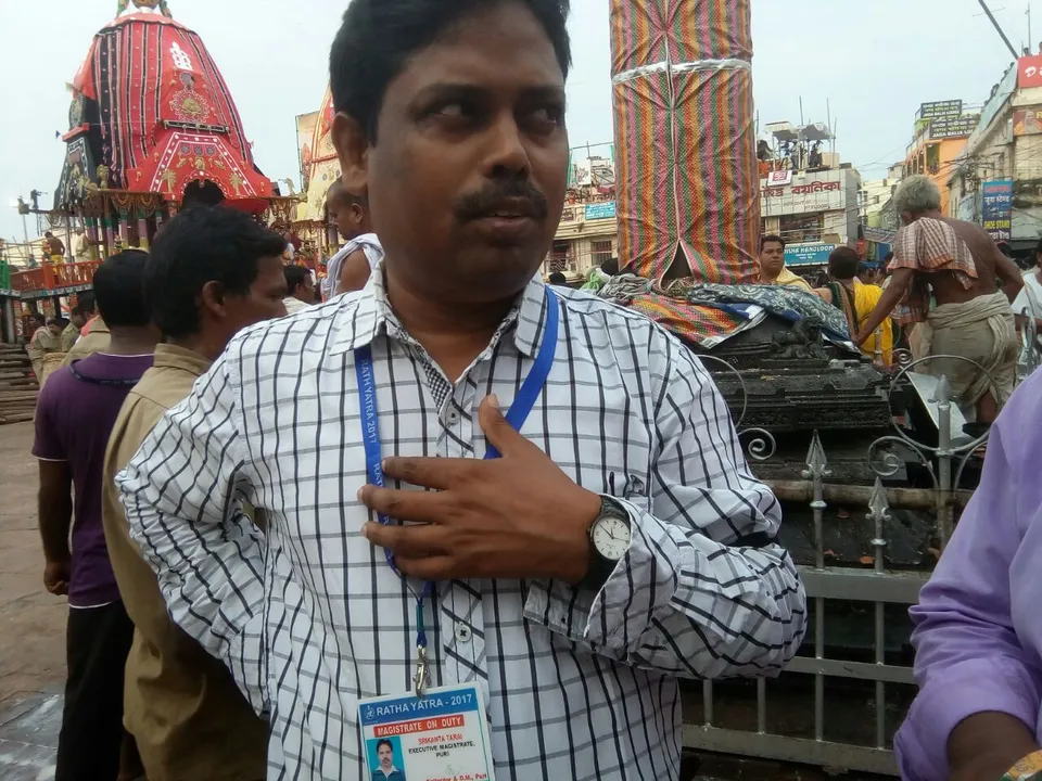  Odisha administrative staff protest police misbehaviour in Puri