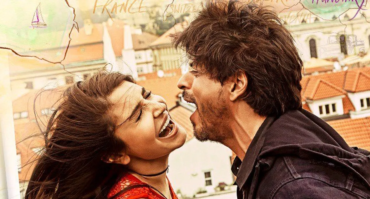  Shah Rukh even can romance a microphone, says Anushka