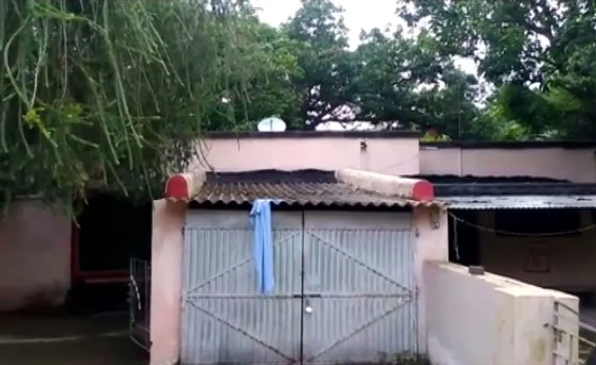  VIMSAR medicos attack Director's residence; police deployed