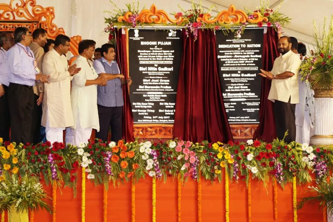  Gadkari lays foundation stone for 2nd Brahmani bridge in Odisha