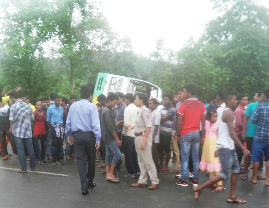  One killed, 35 injured as bus overturns in Odisha's Sambalpur