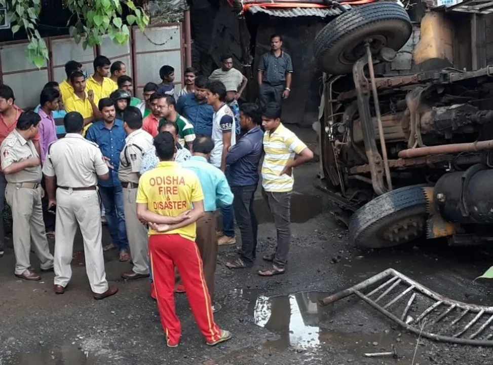  Cattle-laden truck overturns in Odisha; 13 cows, helper killed