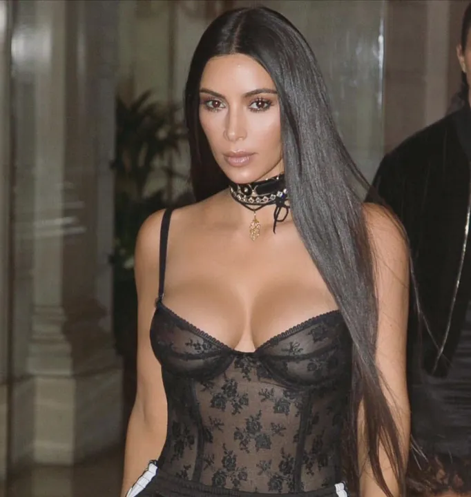  Kim Kardashian, Ray J's sex tape leaked