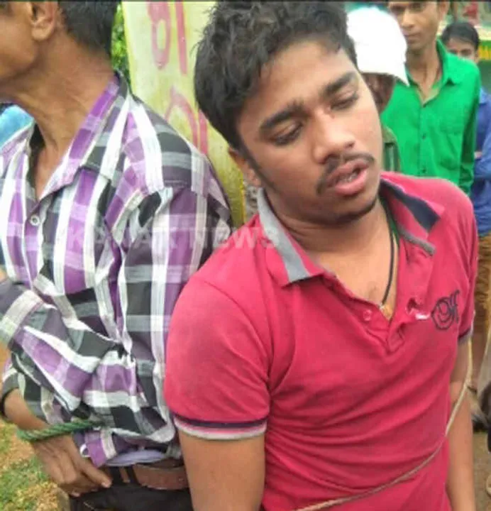  Three miscreants tied to electric pole, beaten up while kidnapping girl in Odisha