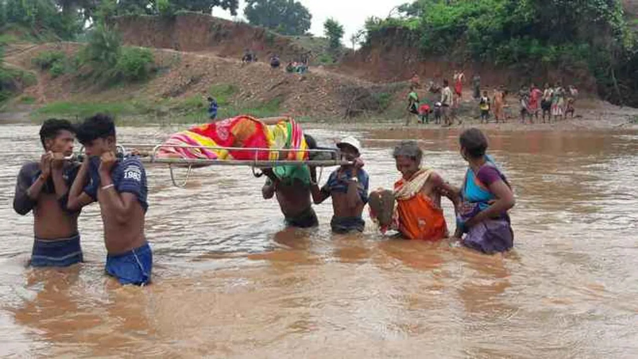  Denied ambulance, kin carry pregnant woman on stretcher in Odisha