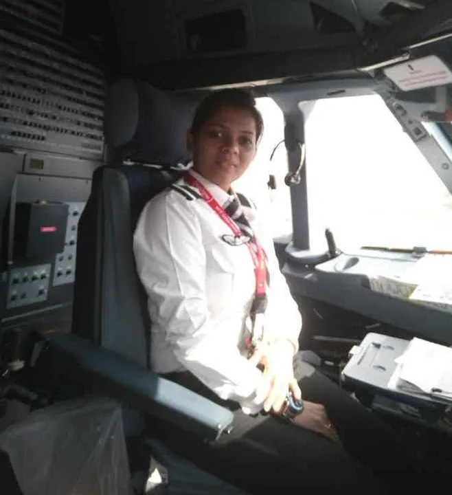  Meet Odisha girl Selvi Mishra - A woman pilot of AirAsia