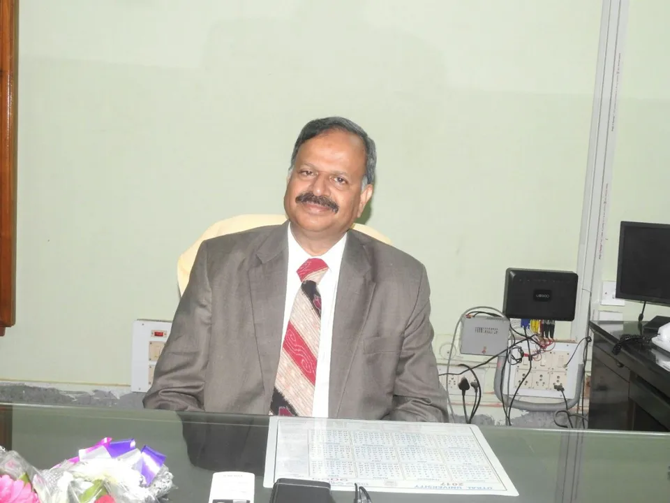  Utkal University's new VC assumes office