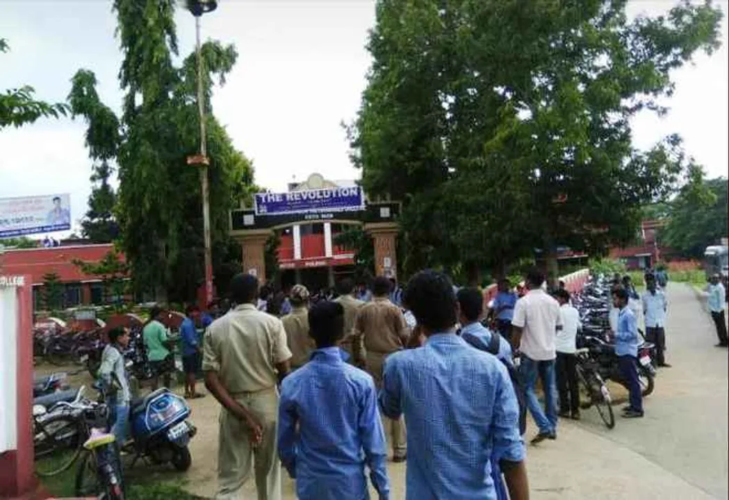  NSUI members show black flags to Kendrapara MLA, 3 detained