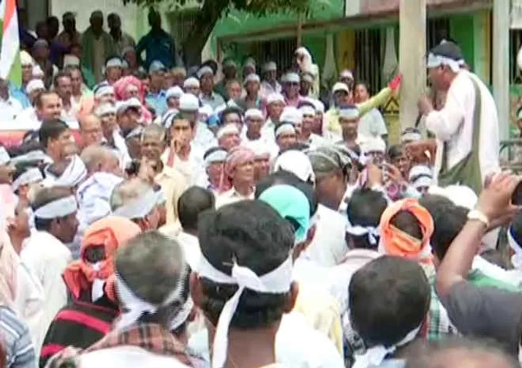  Odisha farmers' body gherao Sub Collector’s office in Nilgiri