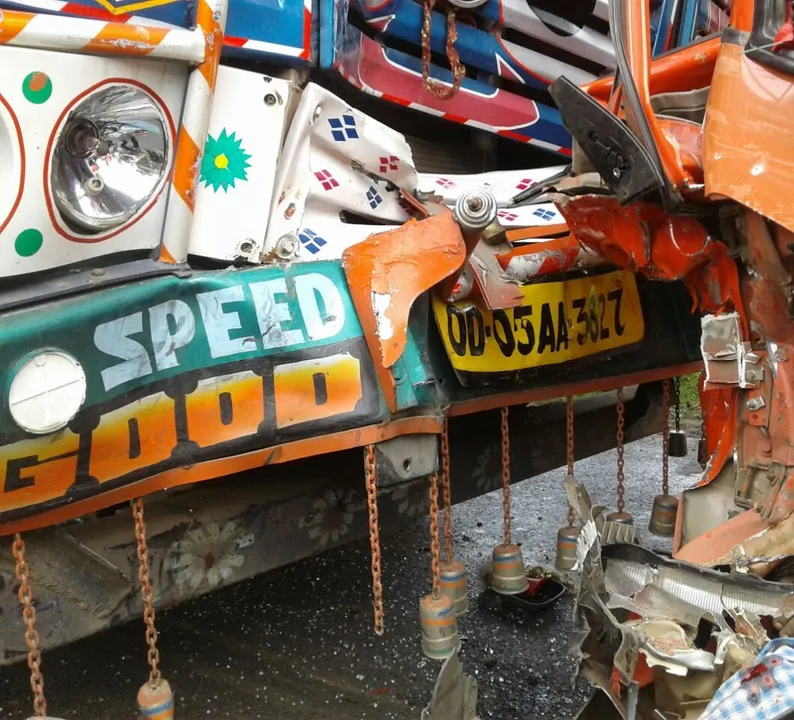  10 killed as truck, pickup van collide head-on in Odisha's Sambalpur