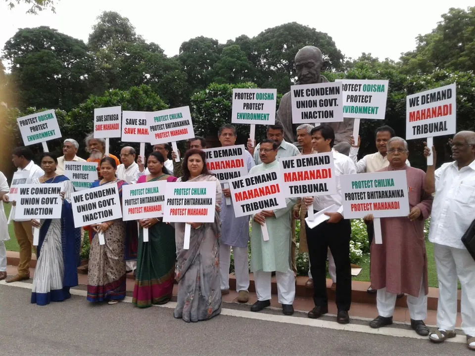  Mahanadi row: Odisha MPs protest at Parliament, condemn Centre's inaction