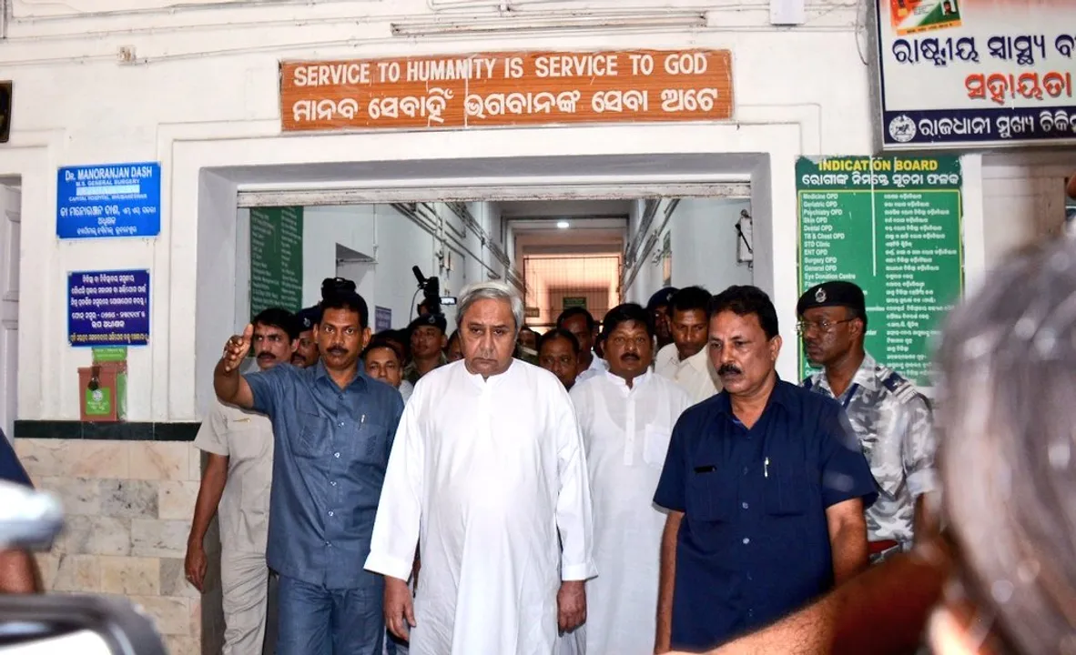  Odisha CM meets five injured passengers in Utkal Express mishap